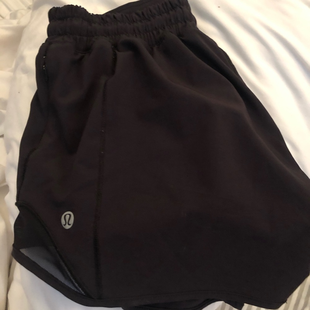 Lululemon Hotty Hot Short 4 inch size 2 black